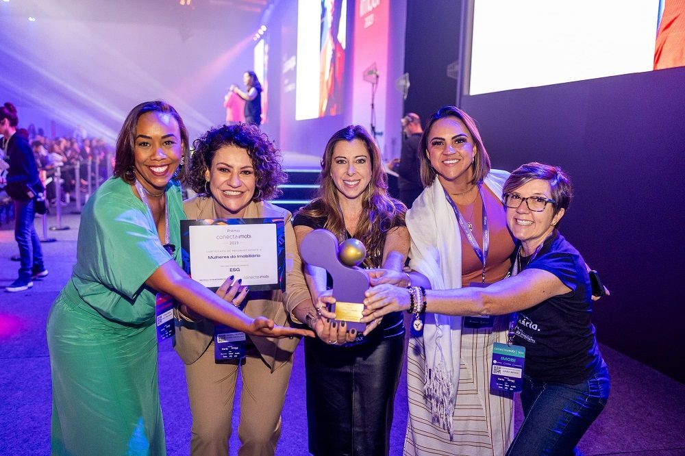Integrantes do IMI recebem o Prêmio Conecta Imobi 2023, categoria ESG